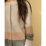 Schwarzer Echtpelzmantel kann auf beiden Seiten getragen werden