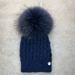 Sötétkék kötött sapka
