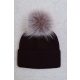 Fekete pomponos sapka